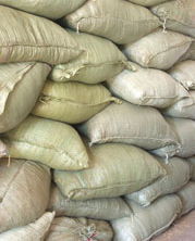 走進廣龍農產品銷售公司 揭秘優質花生麩及其高清視覺呈現